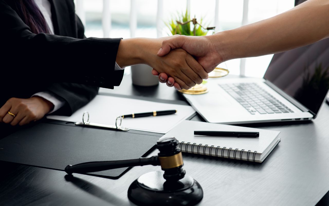 How to Find the Right Immigration Lawyer in the UK?